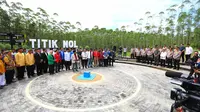 Organisasi kepemudaan, mahasiswa dan elemen buruh berikrar dan menyatakan komitmennya untuk mendukung dan mengawal pembangunan Ibu Kota Nusantara (IKN) di titik 0 kilometer Ibu Kota Nusantara, Jumat (17/6/2022). (Ist)