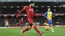 <p>Mohamed Salah merupakan pemain Afrika dengan catatan gol terbanyak di Liga Inggris. Tercatat, sang pemain telah mencetak 120 gol dan 52 asis dalam 193 kali penampilan bersama Chelsea dan Liverpool. Torehan tersebut berhasil melampau pemain Pantai Gading, Didier Drogba yang mencetak 104 gol. (AFP/Oli Scarff)</p>