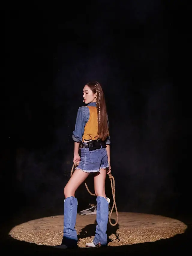 Jessica Jung (Instagram @jessica.syj)