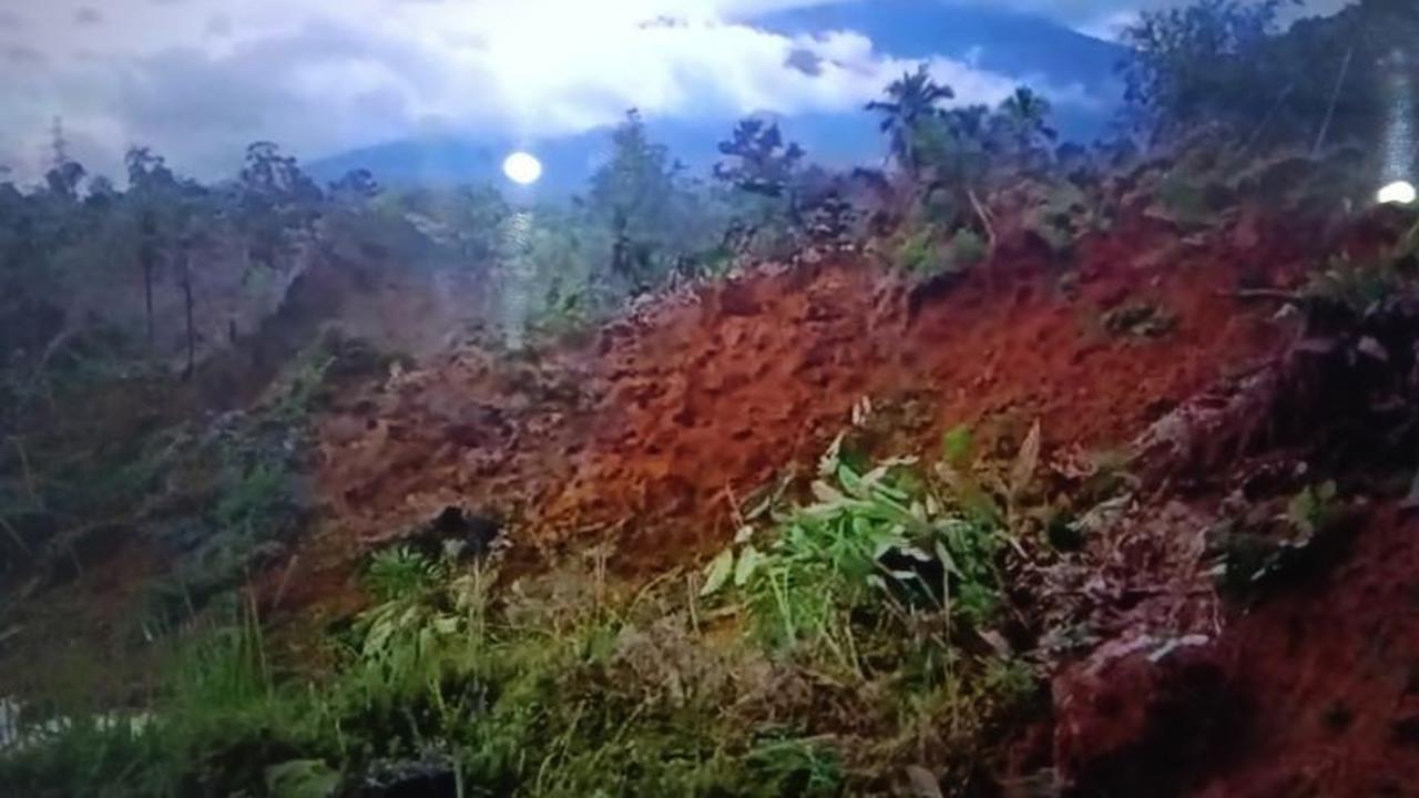 Jalan Putus Longsor Pasaman Barat: Akses Talu Talamau Lumpuh Total Akibat Bencana