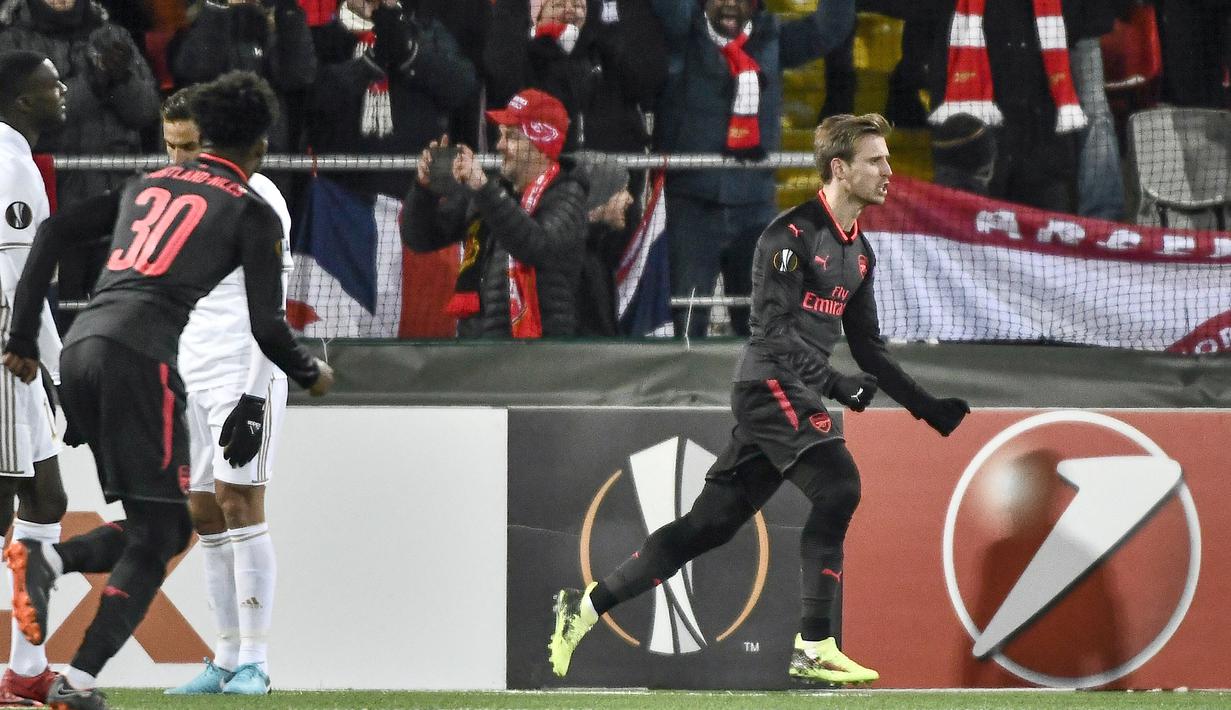 Pemain Arsenal, Nacho Monreal (kanan) merayakan golnya ke gawang Ostersunds FK pada babak 32 besar Liga Europa di Jamtkraft Arena, Ostersund, Swedia (15/2/2018). Arsenal menang 3-0. (Robert Henriksson/TT News Agency via AP)