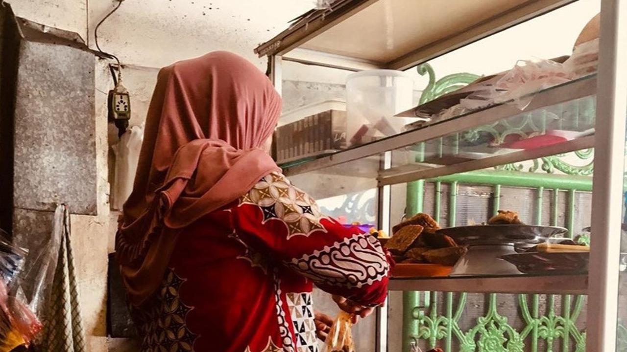 Derita Pengusaha Warteg saat Harga Kedelai Melejit, Ukuran Tempe Mengecil