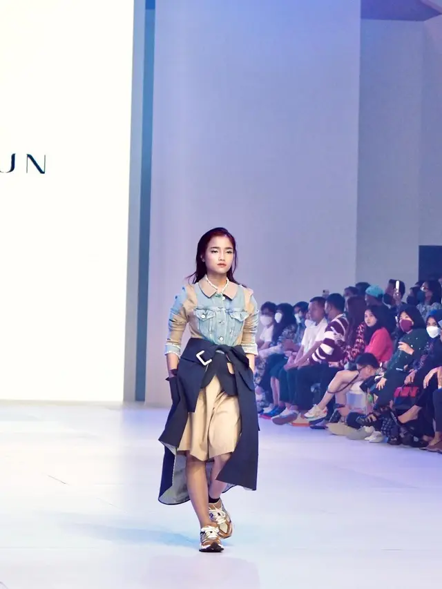 Fuji tampil di catwalk JFW 2023 (Foto: Instagram fuji_an)