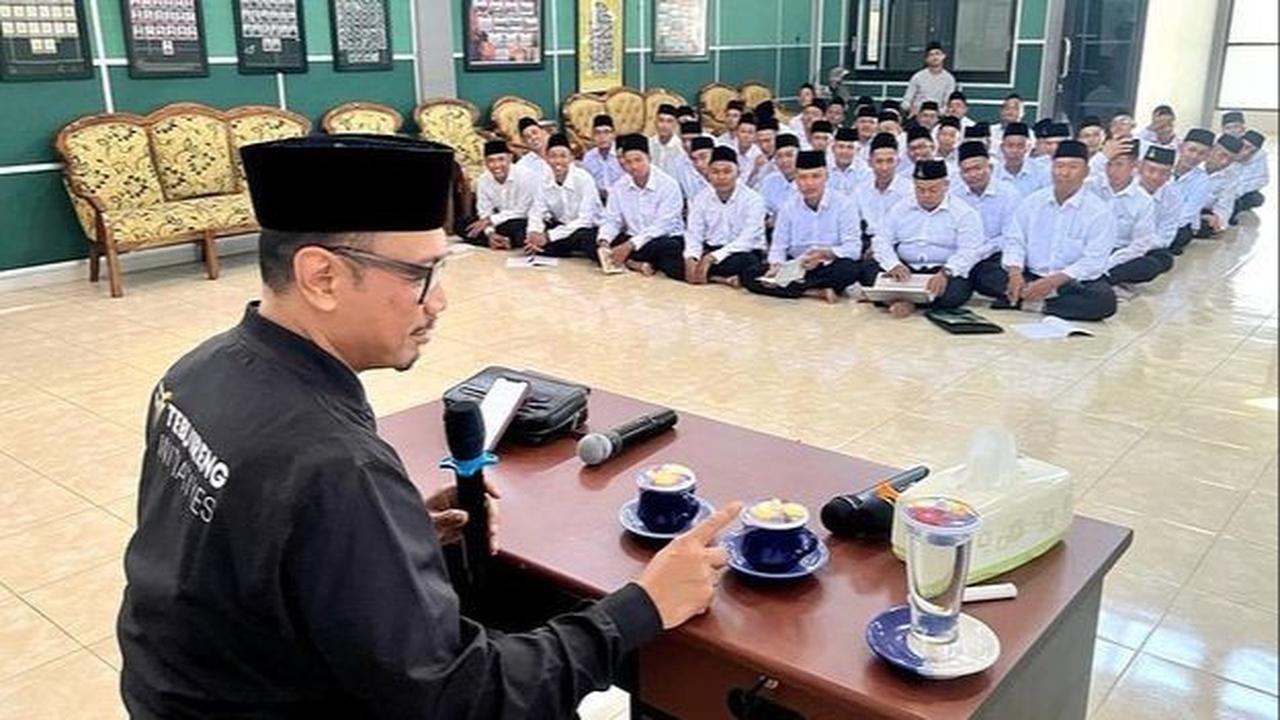 Aktif di Pesantren