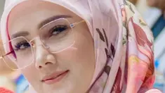 Mulan Jameela banjir dukungan emak-emak Indonesia. Intip gayanya saat ngantor di DPR RI, natural banget.