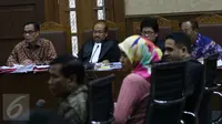 Suasana persidangan kasus e-KTP di Pengadilan Tipikor, Jakarta, Senin (3/4). Nazaruddin menjadi saksi untuk terdakwa Irman dan Sugiharto. (Liputan6.com/Helmi Afandi)