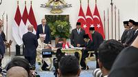 Presiden RI Prabowo Subianto dan Presiden Turki Recep Tayyip Erdogan menyaksikan penandatanganan two state solution untuk kemerdekaan Palestina. (Liputan6.com/Nanda Perdana Putra)