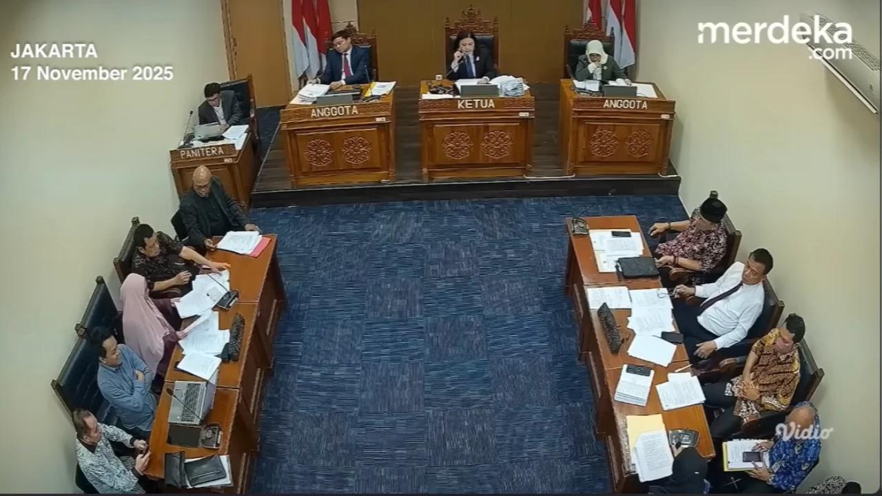 VIDEO: Geram Ketua Sidang KIP Soal Sengketa Ijazah Jokowi "Jawabnya Lama, Gak Sinkron Lagi!"