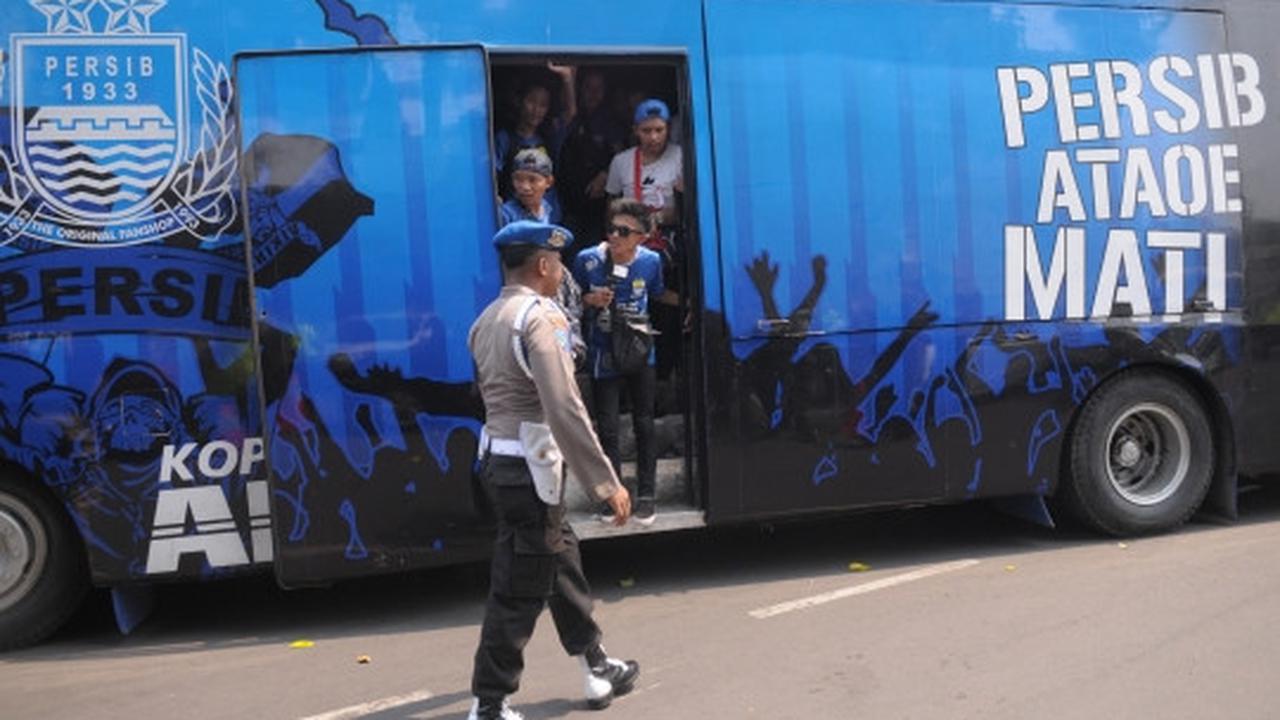 Rombongan Bobotoh tiba di Polda Metro Jaya