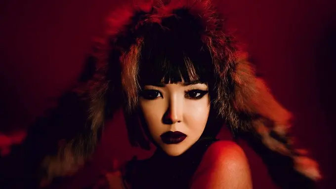 [Bintang] Aneh Tapi Unik, 5 Makeup Seru Seleb Saat Photoshoot