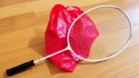 Kreatif, Dokter Selamatkan Korban Kecelakaan Dengan Raket Badminton dan Tas Plastik