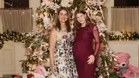Jennifer Gates bersama sang ibu, Melinda Gates dalam baby shower bertema Natal. (Dok: Instagram @jennifergates)