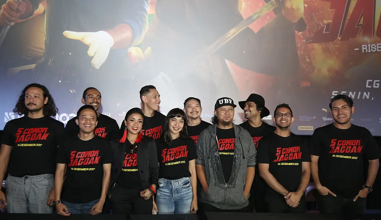 “'Sixpack ya', Hmmm, Oh my god gue udah bilang iya untuk semuanya masa sekarang gue bilang nggak sih. Terus yaudah gue bilang iya deh sesanggupnya," tandas Nirina Zubir. (Bambang E.Ros/Bintang.com)