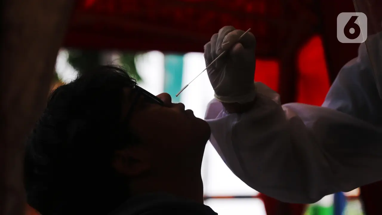 Cegah Covid-19, Penumpang Tiba di Terminal Kalideres Dites Antigen