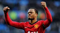 3. Patrice Evra - Pria berpaspor Prancis ini akhirnya mengumumkan pensiun setelah 20 tahun menjalani karier sebagai pesepak bola. Mantan bek Manchester United tersebut mengakhiri kiprahnya di usia 38 tahun. (AFP/Paul Ellis)