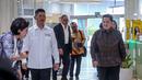 Menpora RI, Erick Thohir, Ketua Komite Olimpiade Indonesia (KOI), Raja Sapta Oktohari berjalan bersama menuju ruang media setelah melakukan pertemuan membahas SEA Games 2027 di Kantor Kemenpora RI, Senayan, Jakarta Pusat, Jumat (20/02/2026). (Bola.com/Nur Iman Ali)
