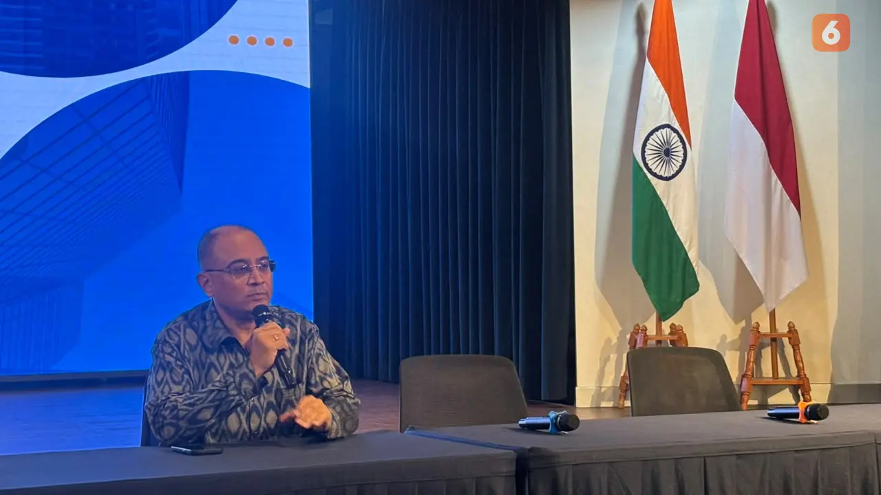 Duta Besar India untuk Indonesia Sandeep Chakravorty saat jumpa pers di Jakarta, Jumat (3/7/2026), jelang kunjungan Perdana Menteri Narendra Modi.