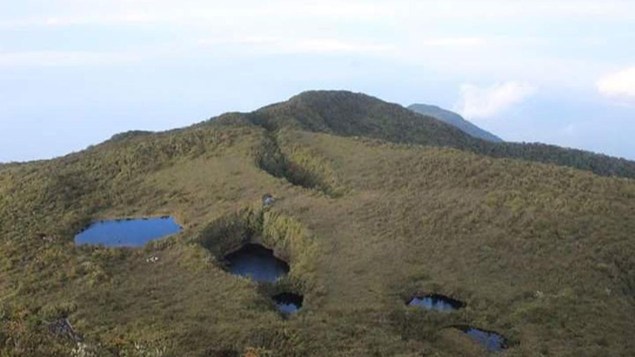 <b>1. Ada 13 Telaga</b>