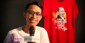 Kiswinar melakukan sesi wawancara di studio Bintang.com menceritakan kehidupan masa kecilnya bersama Mario Teguh dengan konsep kenakan kaos 
