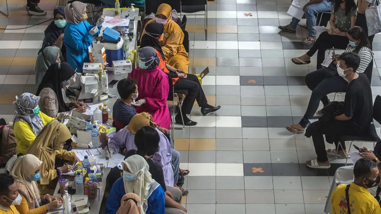 FOTO: Pelaksanaan Vaksinasi COVID-19 di Surabaya