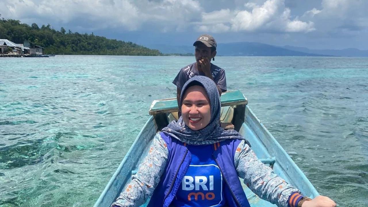Dedikasi Mantri BRI di Banggai Kepulauan, Rela Menyeberangi Laut Demi Layani Masyarakat