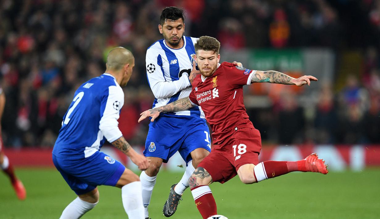 <p>Alberto Moreno. Liverpool mendatangkan bek kiri asal Spanyol ini dari sevilla pada awal musim 2014/2015 dengan nilai transfer 18 juta euro. Pada awal musim 2019/2020 ia dilepas gratis ke Villarreal setelah total memperkuat The Reds selama 5 musim dan tampil dalam 141 laga di semua ajang dengan torehan 3 gol dan 11 assist. (AFP/Paul Ellis)</p>