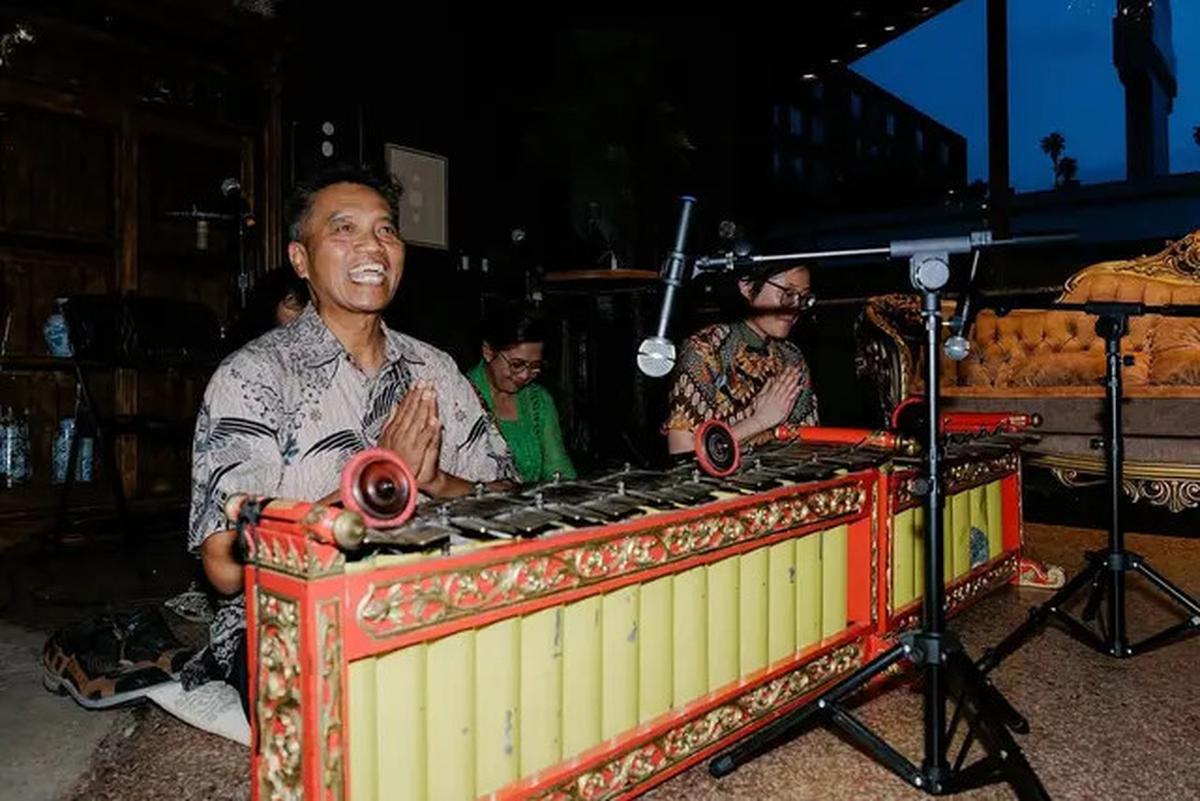 7 Potret Gala Premier Film 'Home' Diperankan Arawinda Kirana, Nostalgia Budaya Indonesia