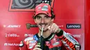 Menjadi yang tercepat di sesi kualifikasi membuat Francesco Bagnaia bakal start paling depan saat sprint race maupun balapan utama MotoGP Malaysia 2024. (MOHD RASFAN/AFP)
