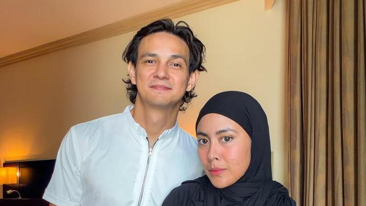 6 Potret Marcell Darwin Umrah Perdana Usai Mualaf, Perjalanan Spiritual Penuh Haru