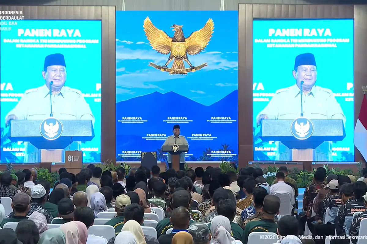 Presiden Prabowo Subianto saat memimpin Panen Raya TNI di Lanud Abdulrachman Saleh, Kabupaten Malang, Jawa Timur. (Istimewa)