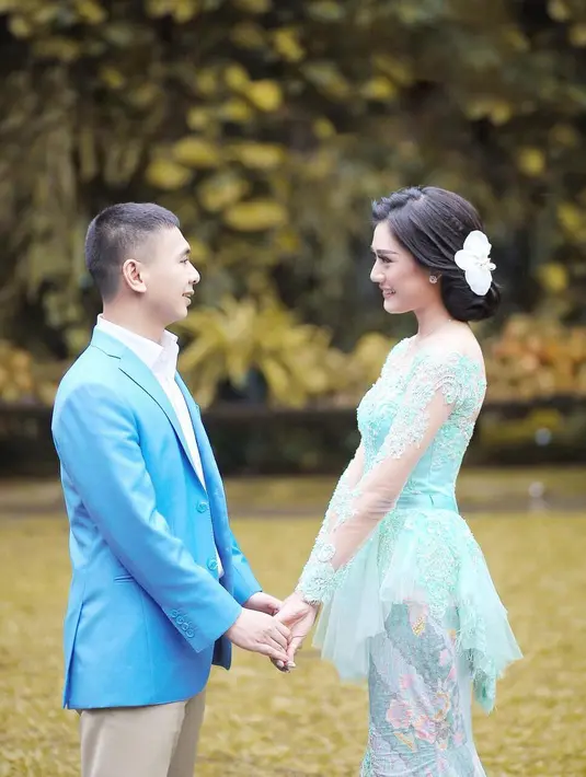 Seperti yang dilansir dari Liputan6.com, di The Hall Senayan City, Jakarta Pusat, beberapa waktulalu Dika pernah mengatakan bahwa ia berharap pernikahannya ini bisa menginspirasi para jomblo. (Instagram/anissaaziza)