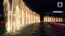 Pertunjukan air mancur di kawasan Piata Unirii, Bucharest, Rumania. Air mancur tersebut dibangun pada masa komunis dan dihidupkan kembali setelah investasi sebesar 9 juta Euro. (Liputan6.com/Herman Zakharia)