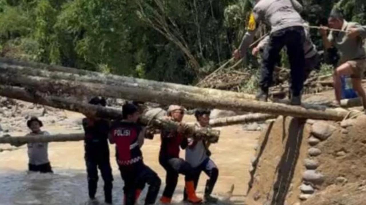Polres Agam Percepat Pembangunan Jembatan Darurat di Sumbar