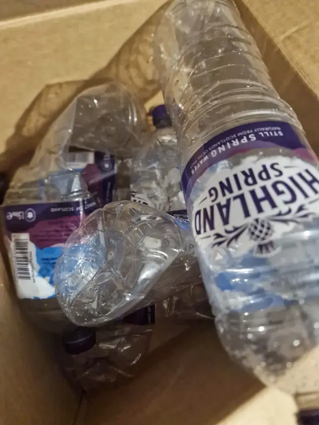 6 Potret Orang Enggak Niat Mengemas Pesanan Barang Bekas, Jadi Dikira Sampah