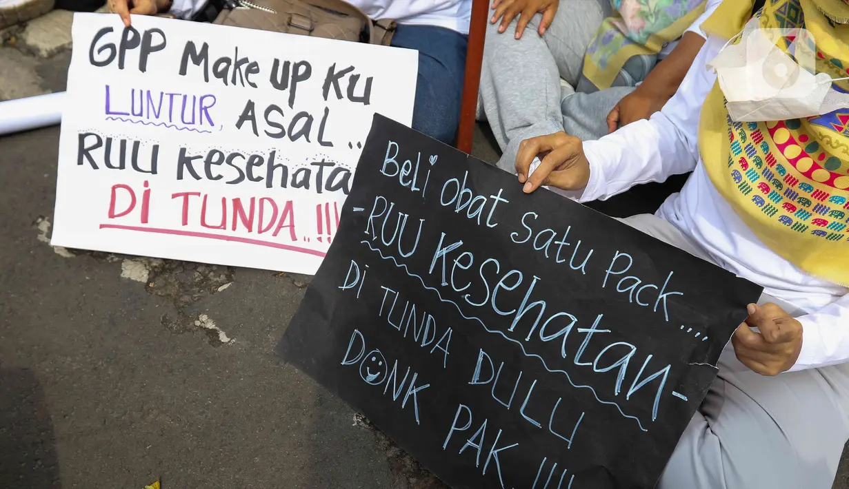 Organisasi tersebut yakni Ikatan Dokter Indonesia (IDI), Persatuan Perawat Nasional Indonesia (PPNI), Ikatan Bidan Indonesia (IBI), Persatuan Dokter Gigi Indonesia (PDGI), dan Ikatan Apoteker Indonesia (IAI). (Liputan6.com/Herman Zakharia)