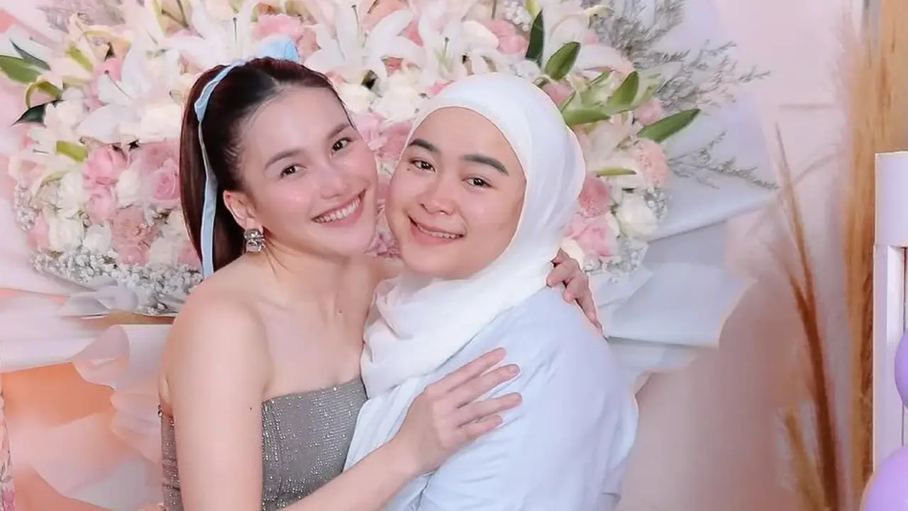 Ayu Ting Ting saat Berikan Kejutan Ulang Tahun Adiknya