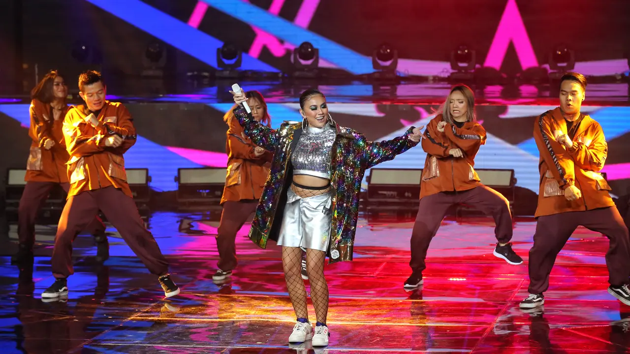 [Fimela] Agnez Mo HUT Indosiar ke-25