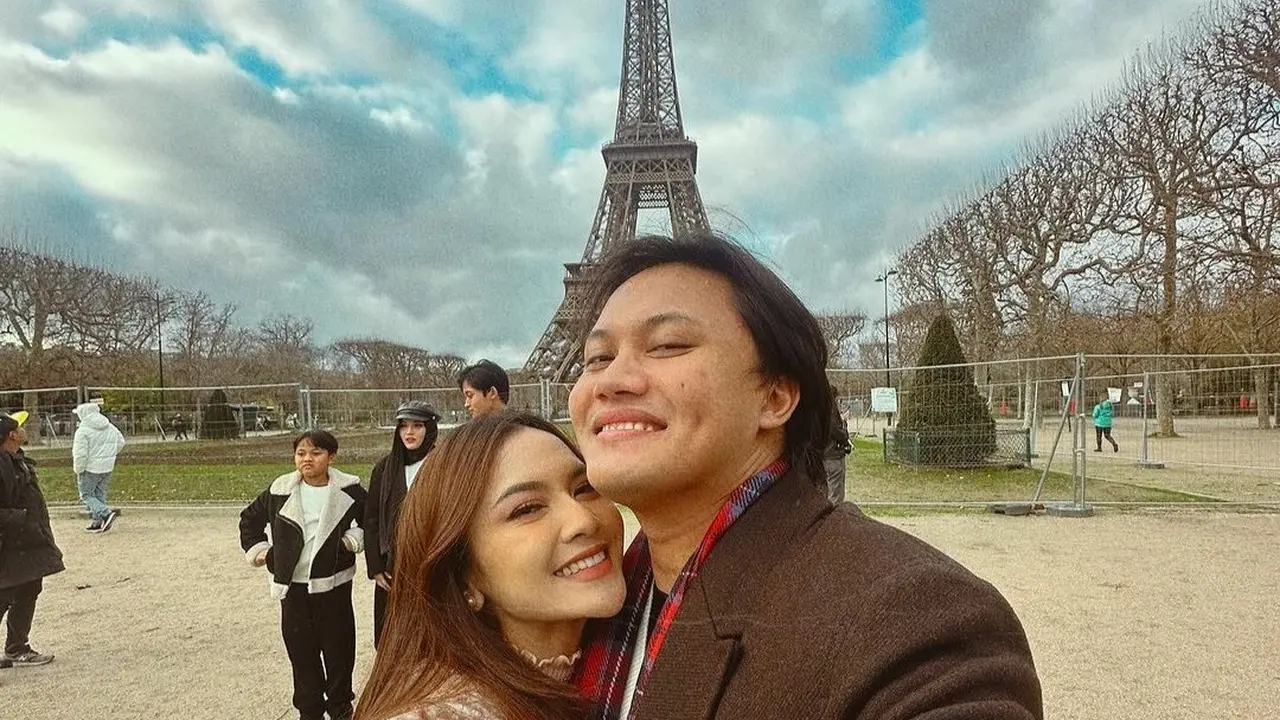 Potret Mesra Mahalini dan Rizky Febian saat Keliling Eropa