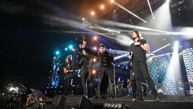 [Fimela] Dewa 19 di Bandung