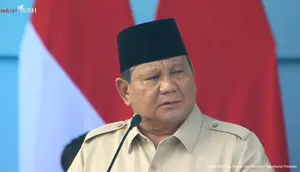 Presiden Prabowo Subianto saat menjadi Inspektur Upacara (irup) apel peringatan HUT TNI ke-80 yang digelar di Silang Monas, Jakarta Pusat, Minggu 5 Oktober 2025. (Dok. Tangkapan Layar YouTube)