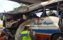 Ini kondisi bus Rukun Sayur yang ringsek di Tol Palikanci