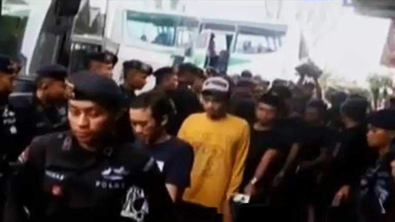 VIDEO: 140 Napi Lapas Banceuy Dipindah ke Rutan Kebon Waru