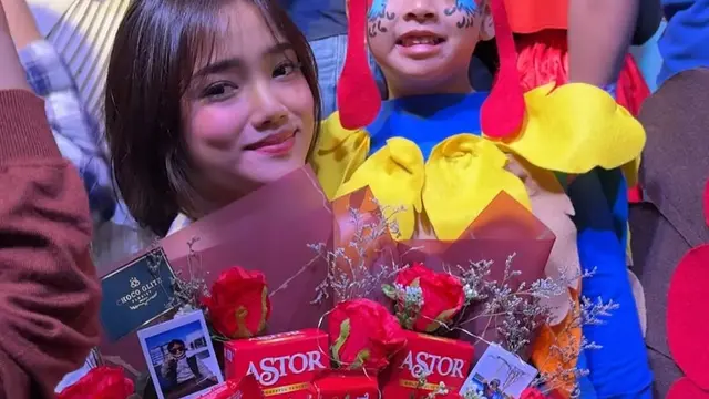 Momen Gala tampil di sekolah jadi ayam