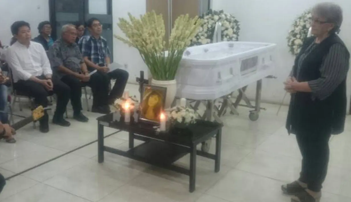 Kini nama Yana Zein tinggal kenangan. Sudah tidak ada lagi sosok dan peran di dunia hiburan yang bisa kita saksikan secara langsung. Yana telah meninggal dunia setelah melawan penyakit kanker payudaranya selama 3 tahun. (Bambang E.Ros/Bintang.com)