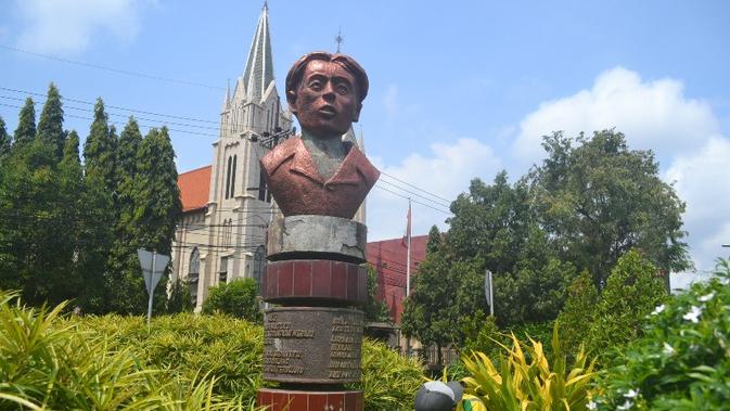 Monumen Chairil Anwar di Jalan Basuki Rahmat Kota Malang tak banyak diketahui warga. (Zainul Arifin/Liputan6.com)