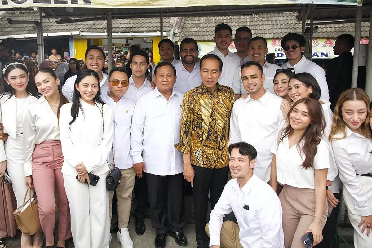6 OOTD Serba Putih Seleb Ikut Nge-Bakso Bareng Presiden Jokowi dan Prabowo Subianto, Nagita Slavina hingga Celine Evangelista