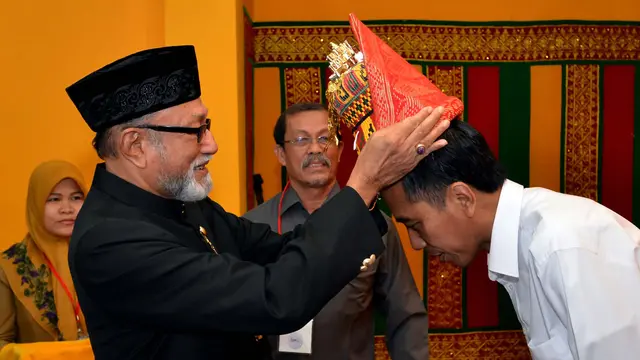 Berkunjung ke NAD, Presiden Jokowi Disambut Adat Aceh