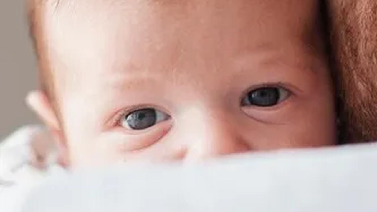 Tips Mudah Cukur Rambut Bayi di Rumah