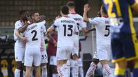 AC Milan menang 2-0 atas Hellas Verona pada laga pekan ke-26 Serie A di Stadio Marcantonio Bentegodi, Minggu (7/3/2021) malam WIB. (AFP/MARCO BERTORELLO)