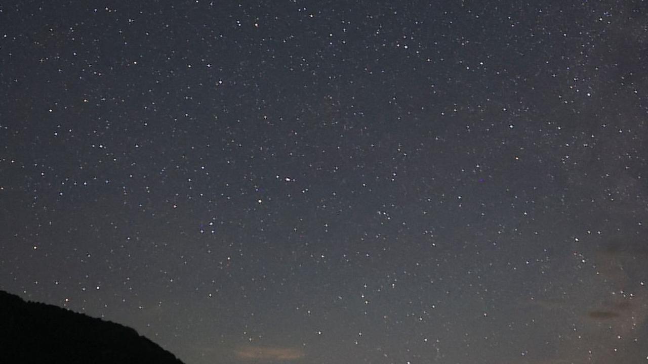 Kemudian hujan meteor Perseid juga terlihat di langit Taman Nasional Shebenik, di Fushe Stude, Albania pada 13 Agustus 2023. REUTERS/Florion Goga